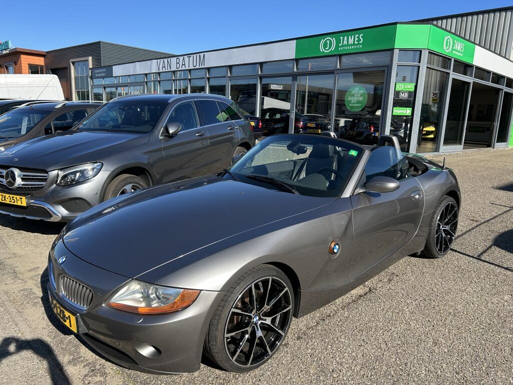 BMW-Z4-thumb